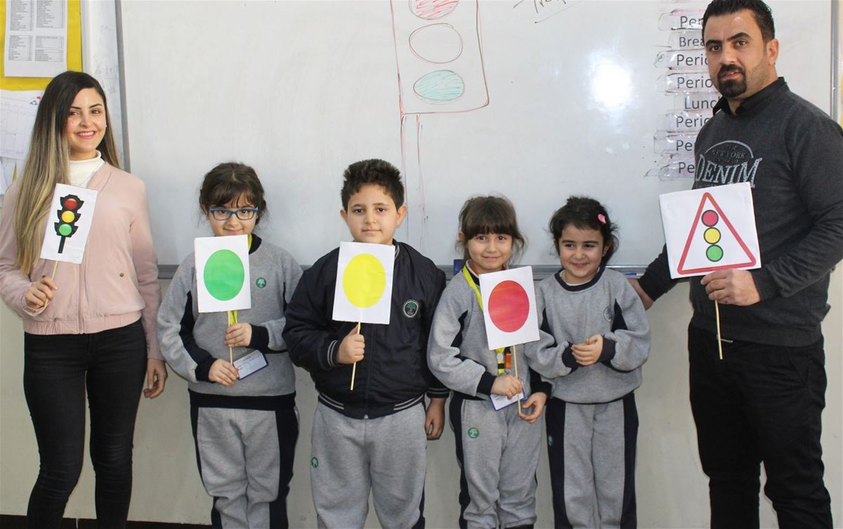 SULEIMANIAH STUDENTS LEARN ABOUT TRAFFIC LIGHTS